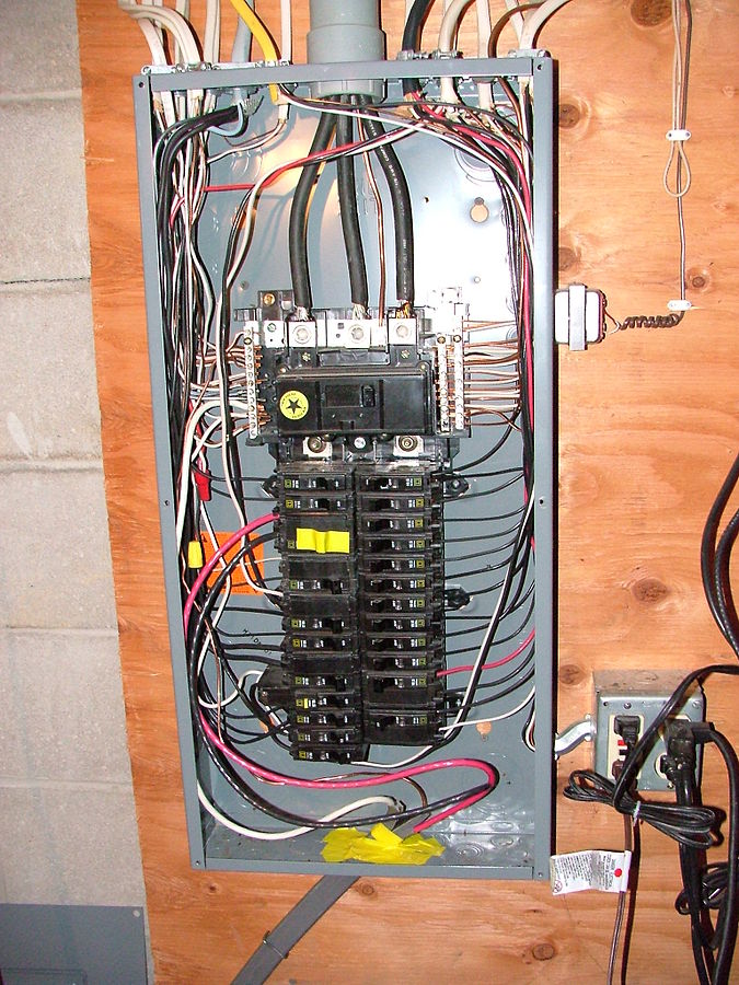 Electric Panel davef3138, CC BY 2.0 , via Wikimedia Commons